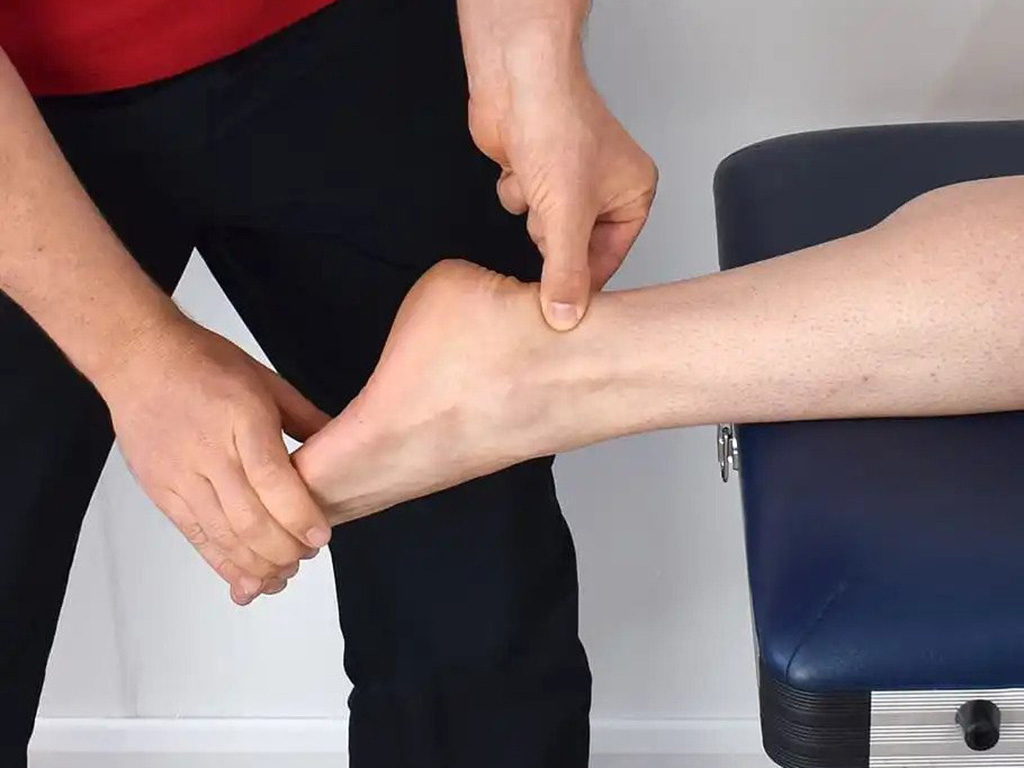 podiatrist at SCMSC in Los Angeles examines patient for tendonitis