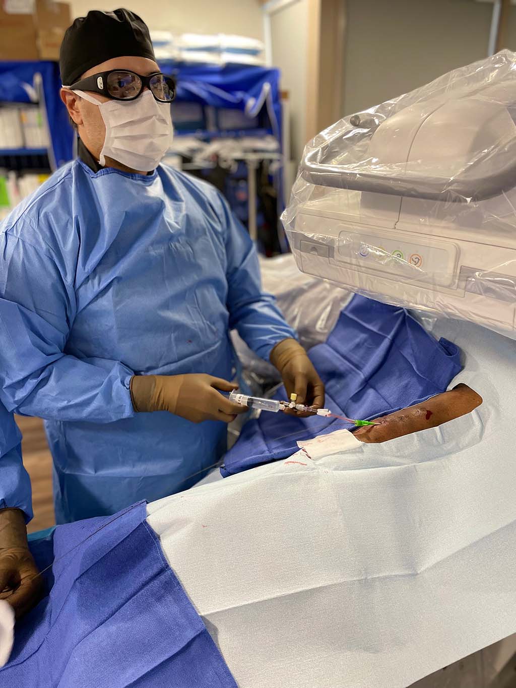 Dr. Sammy Eghbalieh performing surgery at SCMSC, an ambulatory surgical center serving Los Angeles